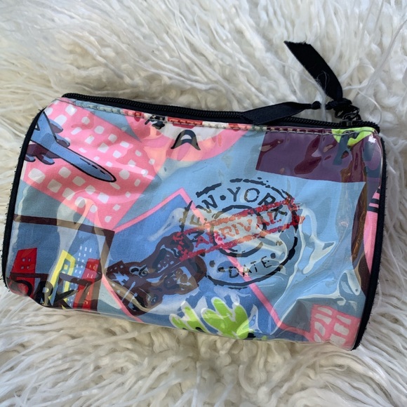 ✨💖 NWOT Traveling Cosmetic Bag 💖✨ - Picture 1 of 8